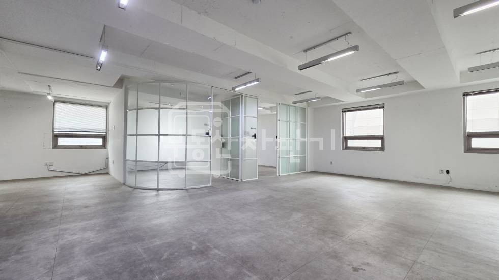 서울 강남구 논현동 무권리, 학동역 도보 2분, 초역세권, 4층 임대 월세 매물번호 35078 사진 2