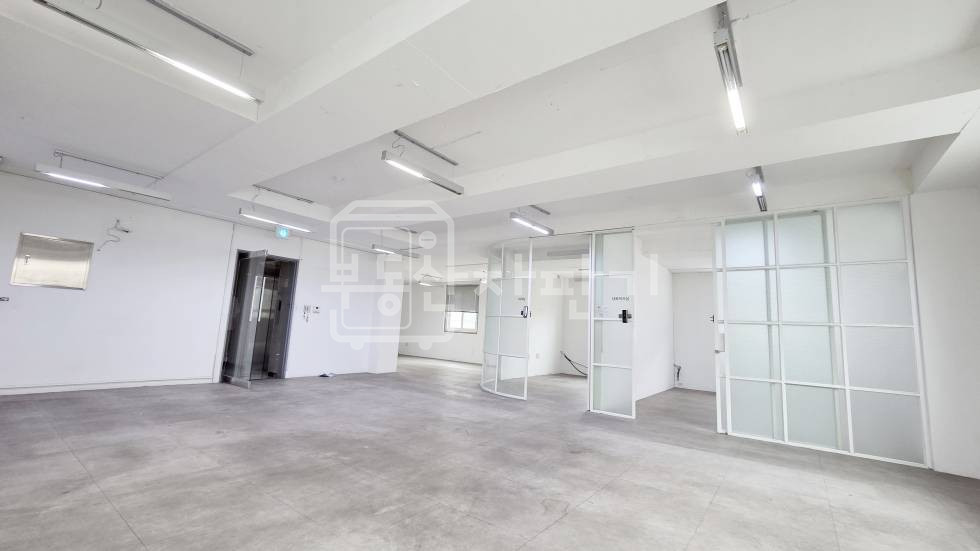 서울 강남구 논현동 무권리, 학동역 도보 2분, 초역세권, 4층 임대 월세 매물번호 35078 사진 4