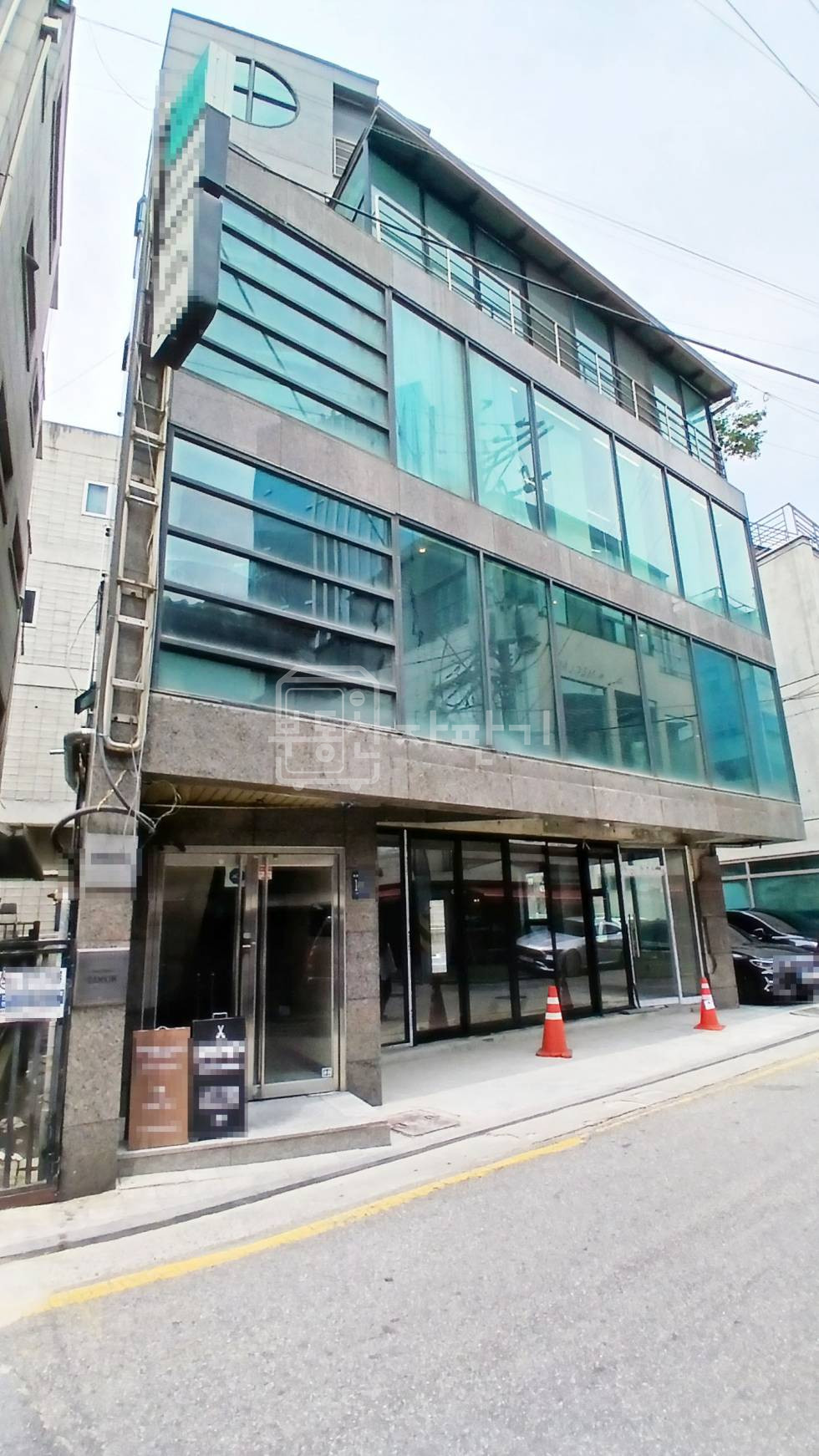 서울 강남구 신사동 무권리, 압구정로데오역 6분, 역세권, 4층 임대 월세 매물번호 35035 사진 1