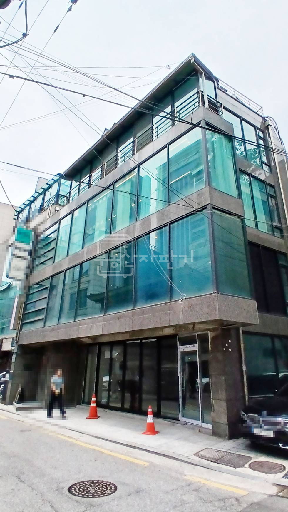서울 강남구 신사동 무권리, 압구정로데오역 6분, 역세권, 4층 임대 월세 매물번호 35035 사진 2