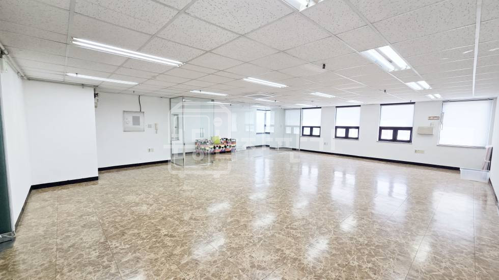 서울 강남구 논현동 무권리, 언주역 도보 2분 초역세권, 5층 임대 월세 매물번호 30108 사진 1