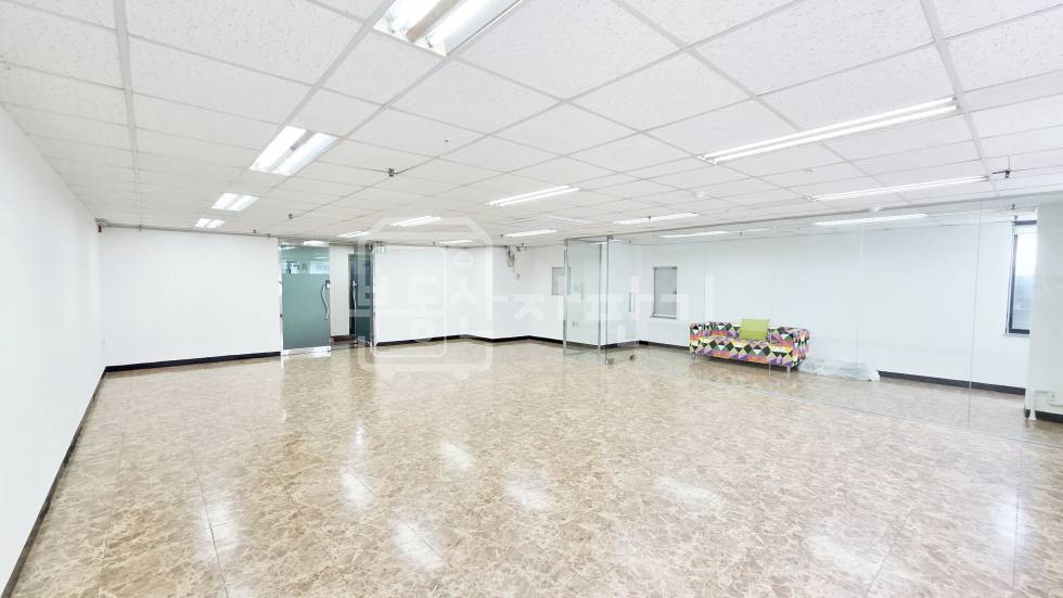 서울 강남구 논현동 무권리, 언주역 도보 2분 초역세권, 5층 임대 월세 매물번호 30108 사진 2