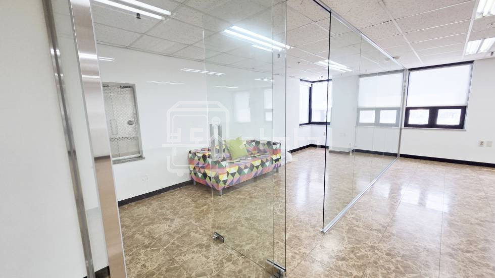 서울 강남구 논현동 무권리, 언주역 도보 2분 초역세권, 5층 임대 월세 매물번호 30108 사진 3