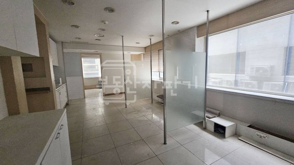 서울 강남구 역삼동 무권리, 강남역 도보 1분, 초역세권, 이면도로 3층 임대 월세 매물번호 24981 사진 8