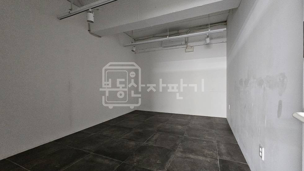 서울 강남구 역삼동 무권리, 강남역 도보 1분, 초역세권, 이면도로 4층 임대 월세 매물번호 35015 사진 3