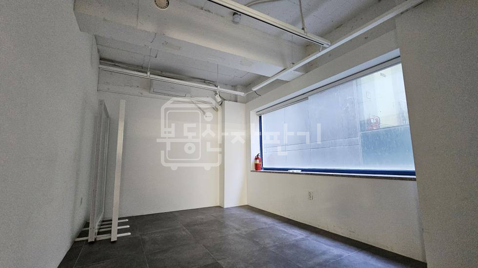 서울 강남구 역삼동 무권리, 강남역 도보 1분, 초역세권, 이면도로 4층 임대 월세 매물번호 35015 사진 4