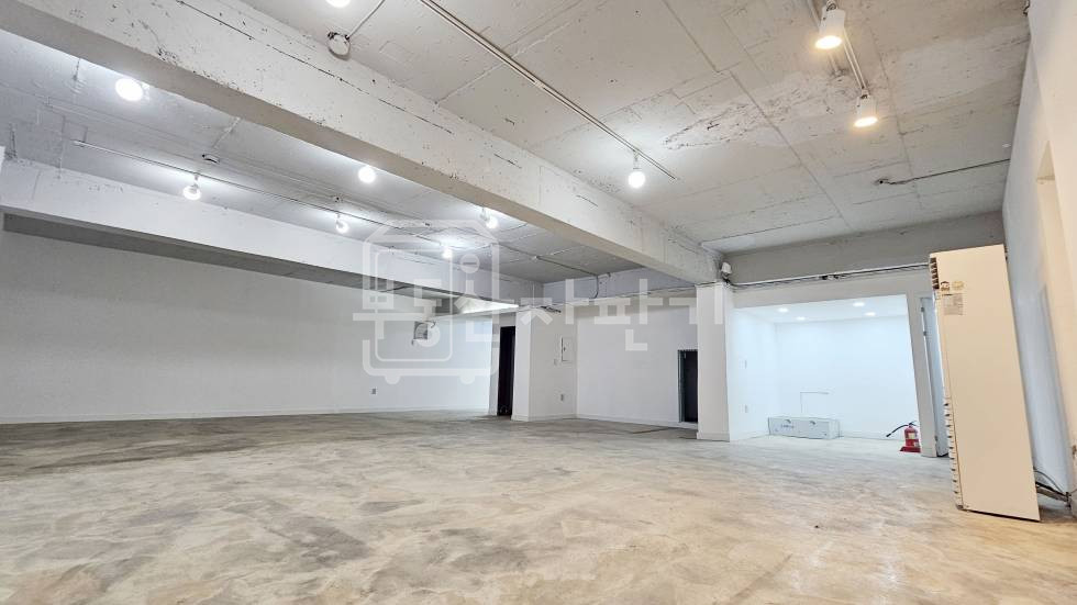서울 강남구 논현동 무권리, 학동역8분, 역세권, 지하 1층 임대 월세 매물번호 26427 사진 3
