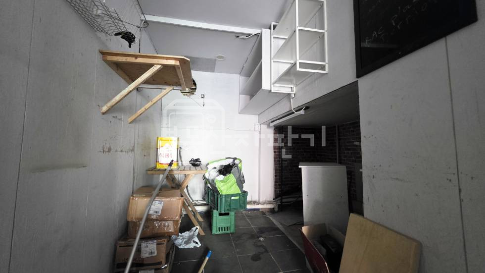 서울 강남구 논현동 무권리, 대로변, 강남구청역 4분, 역세권, 1층 임대 월세 매물번호 11604 사진 3