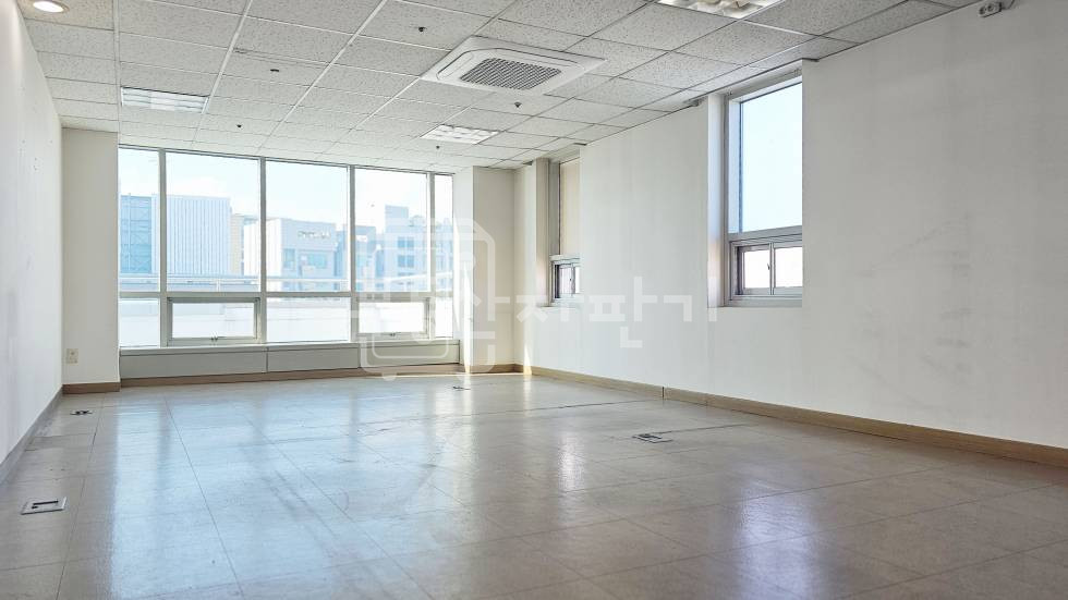 서울 강남구 논현동 무권리, 신사역 2분, 초 역세권, 14층 임대 월세 매물번호 32956 사진 2