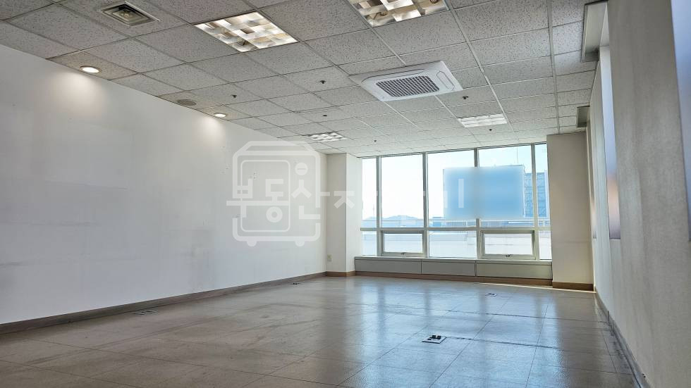 서울 강남구 논현동 무권리, 신사역 2분, 초 역세권, 14층 임대 월세 매물번호 32956 사진 3