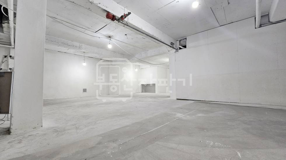 서울 강남구 신사동 무권리 , 압구정역 도보 8분, 이면도로, 지하 1층 임대 월세 매물번호 26623 사진 2