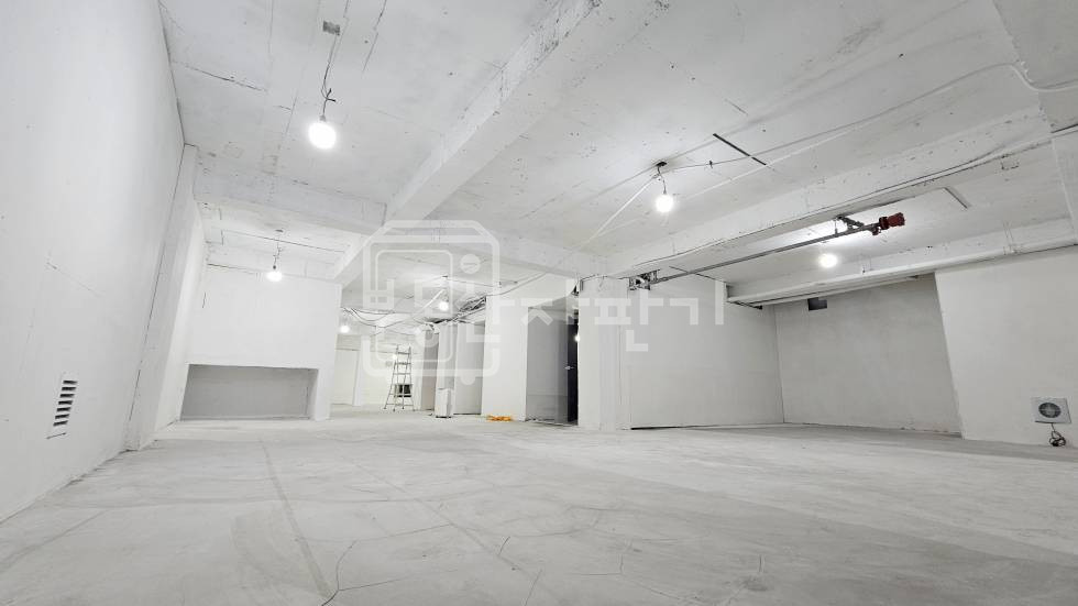서울 강남구 신사동 무권리 , 압구정역 도보 8분, 이면도로, 지하 1층 임대 월세 매물번호 26623 사진 3