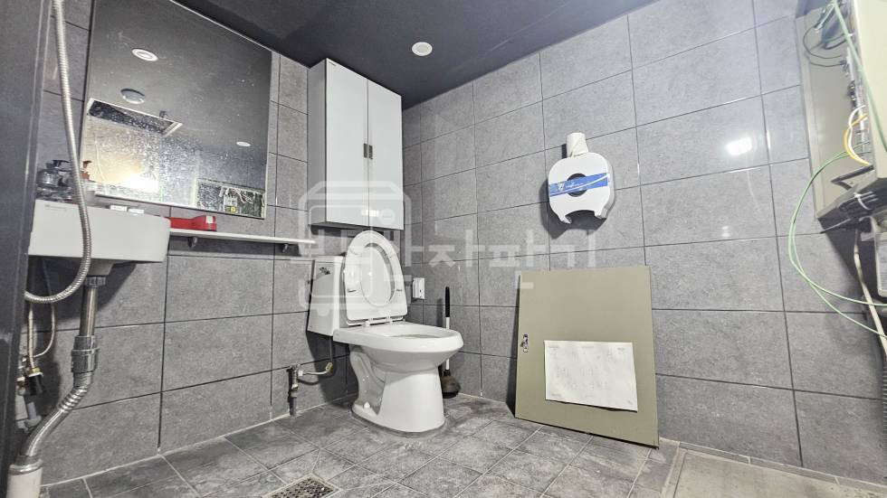 서울 강남구 신사동 무권리 , 압구정역 도보 8분, 이면도로, 지하 1층 임대 월세 매물번호 26623 사진 4