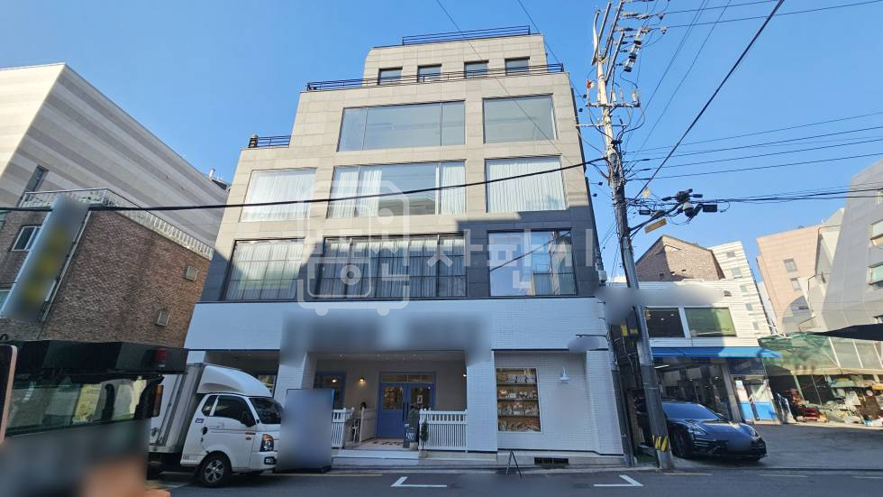 서울 강남구 신사동 무권리 , 3호선 압구정역 도보 9분, 역세권, 3층 임대 월세 매물번호 32770 사진 1