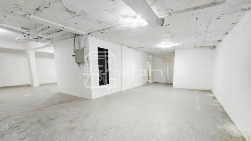 서울 강남구 논현동 무권리, 신논현역 도보 3분, 초역세권, 지하1층 임대 월세 매물번호 35173 사진 8