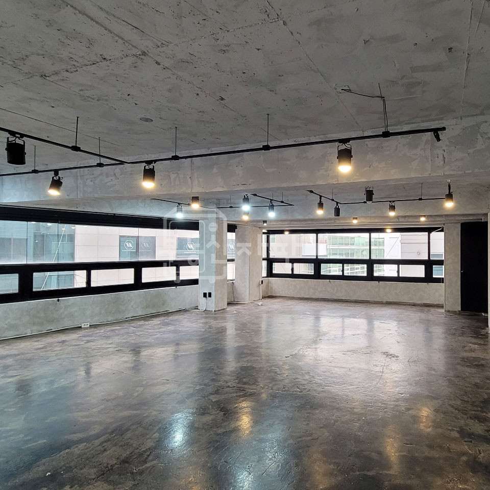 서울 강남구 논현동 무권리, 신사역 3분, 초역세권, 3층 임대 월세 매물번호 35164 사진 1