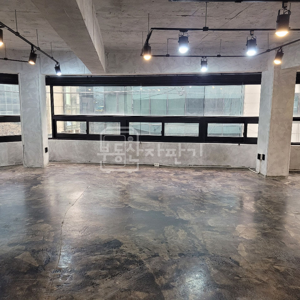 서울 강남구 논현동 무권리, 신사역 3분, 초역세권, 3층 임대 월세 매물번호 35164 사진 2