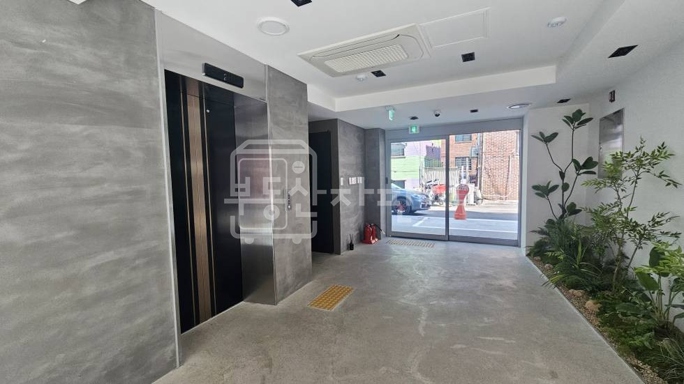 서울 강남구 논현동 무권리 학동역 도보 8분 역세권 코너 건물 3~4층 연층 임대 월세 매물번호 35192 사진 2