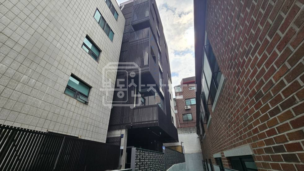 서울 강남구 논현동 신축 첫 입주, 무권리, 7호선 학동역 도보 5분, 역세권, 지하2층임대 월세 매물번호 35230 사진 2