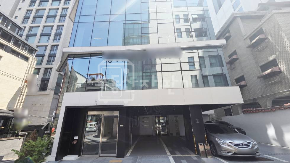 서울 강남구 논현동 강남구청역 도보 3분, 초역세권, 코너건물 지하1층 임대 월세 매물번호 35236 사진 2