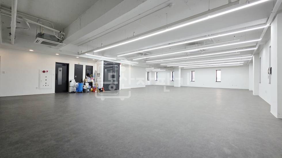 서울 강남구 역삼동 무권리, 역삼역 도보 2분, 초역세권, 3층 임대 월세 매물번호 35258 사진 2