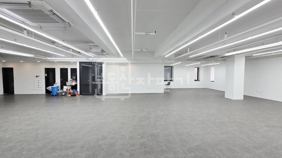 서울 강남구 역삼동 무권리, 역삼역 도보 2분, 초역세권, 3층 임대 월세 매물번호 35258 사진 3