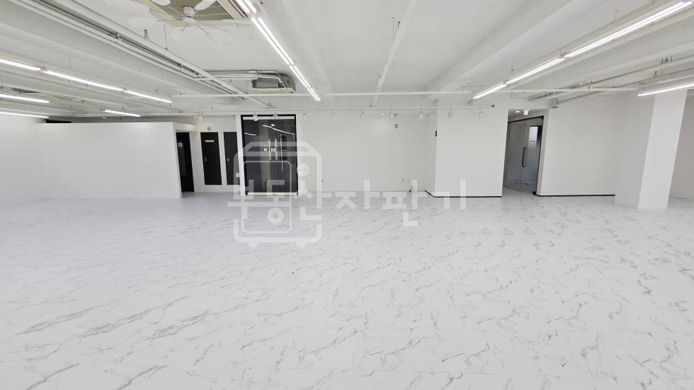 서울 강남구 역삼동 무권리, 역삼역 도보 2분, 초역세권, 5층 임대 월세 매물번호 35269 사진 4