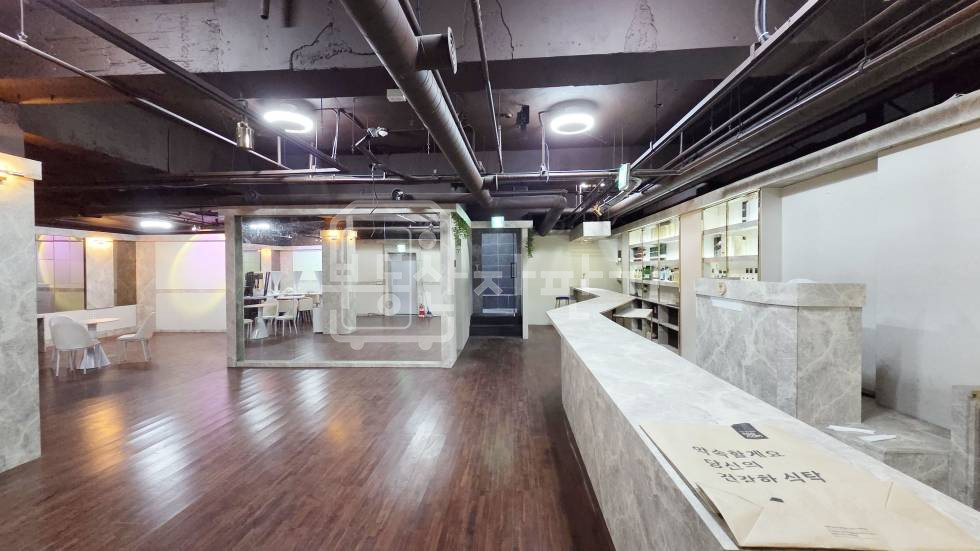 서울 강남구 역삼동 무권리, 강남역 4분, 역세권, 지하1층 임대 월세 매물번호 28026 사진 2