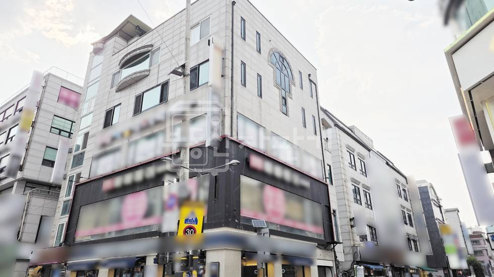 서울 강남구 대치동 무권리, 한티역 도보 3분, 초역세권, 코너건물 1층 임대 월세 매물번호 35305 사진 1