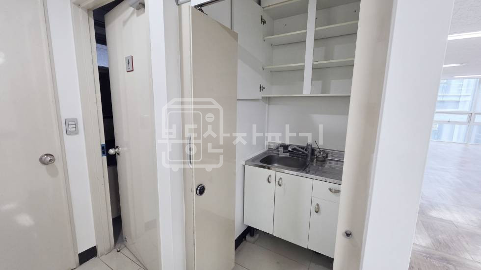 서울 강남구 대치동 무권리, 선릉역 도보 4분, 역세권, 이면도로, 2층 임대 월세 매물번호 35309 사진 8