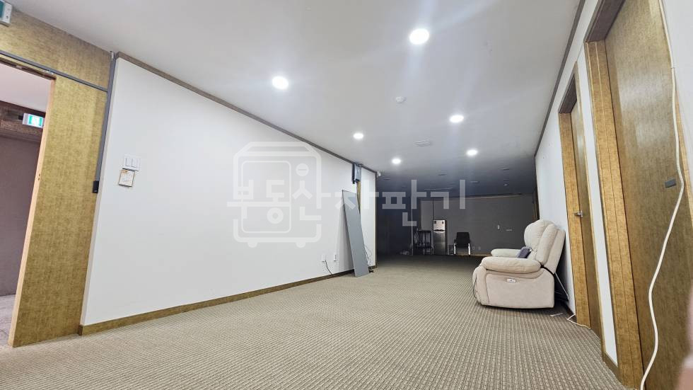 서울 강남구 논현동 무권리, 학동역 도보 7분, 역세권, 이면도로, 3층 임대 월세 매물번호 29874 사진 2