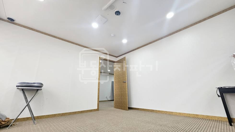 서울 강남구 논현동 무권리, 학동역 도보 7분, 역세권, 이면도로, 3층 임대 월세 매물번호 29874 사진 4