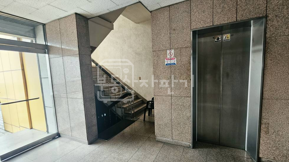 서울 강남구 논현동 무권리, 학동역 도보 7분, 역세권, 이면도로, 3층 임대 월세 매물번호 29874 사진 10