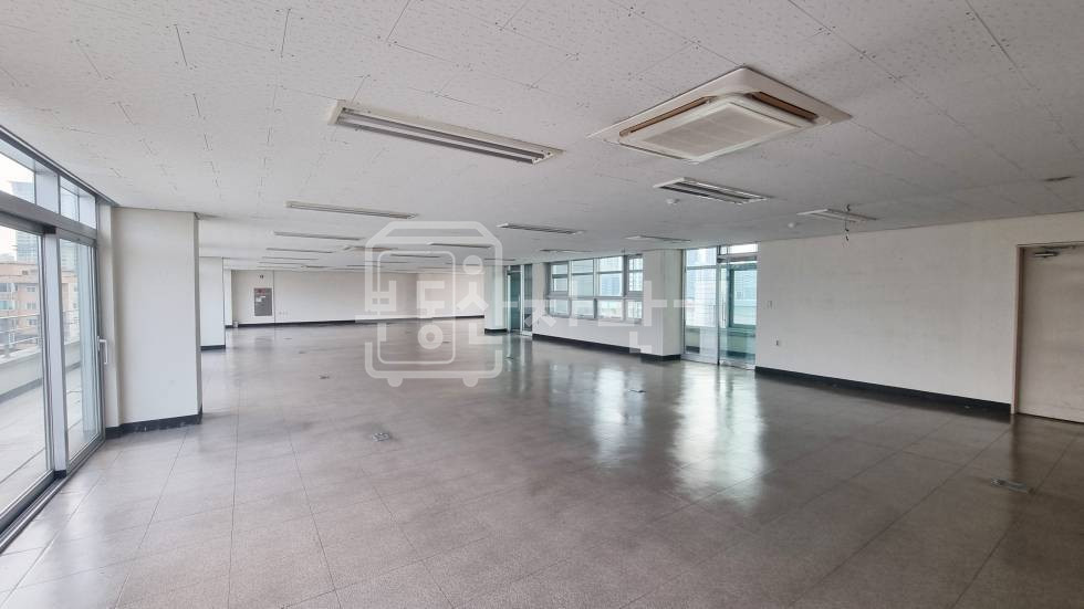 서울 용산구 용산동3가 무권리, 삼각직역 2분, 초역세권, 4층, 6층 임대 월세 매물번호 35136 사진 4