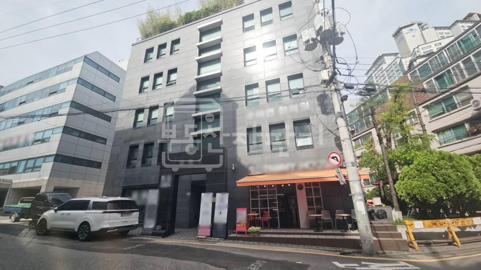 서울 서초구 서초동 무권리, 남부터미널역 도보 5분, 역세권, 이면도로, 1층 임대 월세 매물번호 35386 사진 1