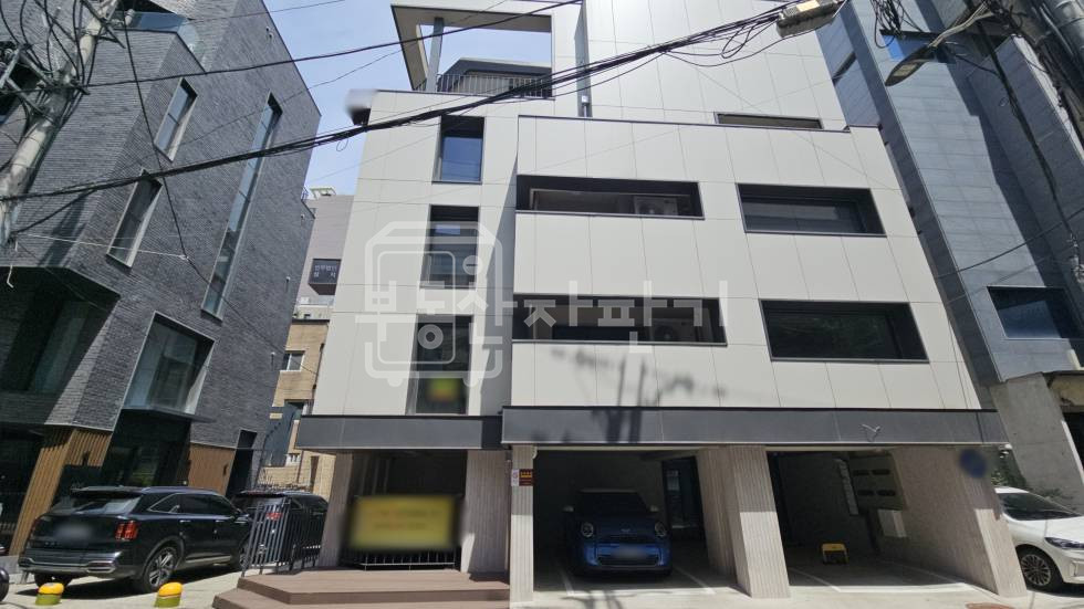 서울 서초구 서초동 무권리, 서초역 도보 3분, 초역세권, 코너건물, 지하1층임대 월세 매물번호 35394 사진 1