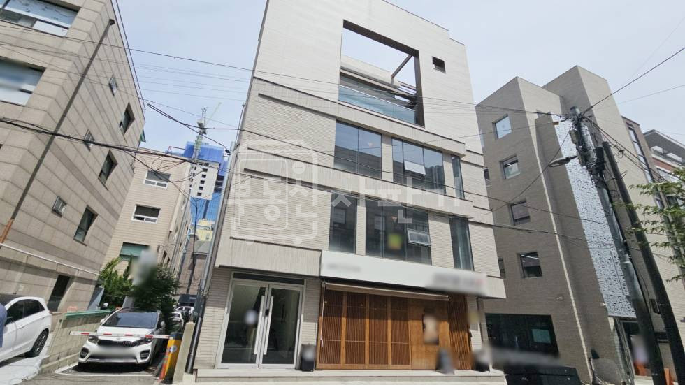 서울 서초구 서초동 무권리, 서초역 도보 6분, 역세권, 이면도로, 코너건물, 3층 임대 월세 매물번호 35397 사진 1