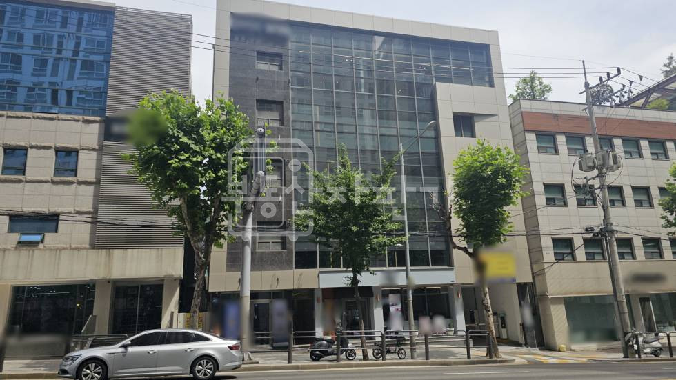 서울 서초구 서초동 무권리, 트리플역세권, 대로변, 3층 임대 월세 매물번호 35402 사진 1