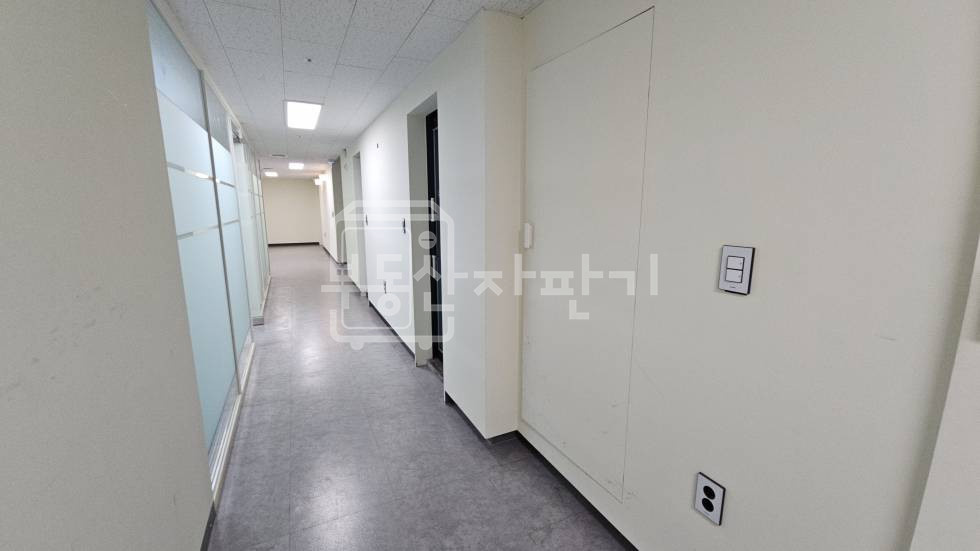 서울 서초구 서초동 무권리, 트리플역세권, 대로변, 지하1층 임대 월세 매물번호 35400 사진 4