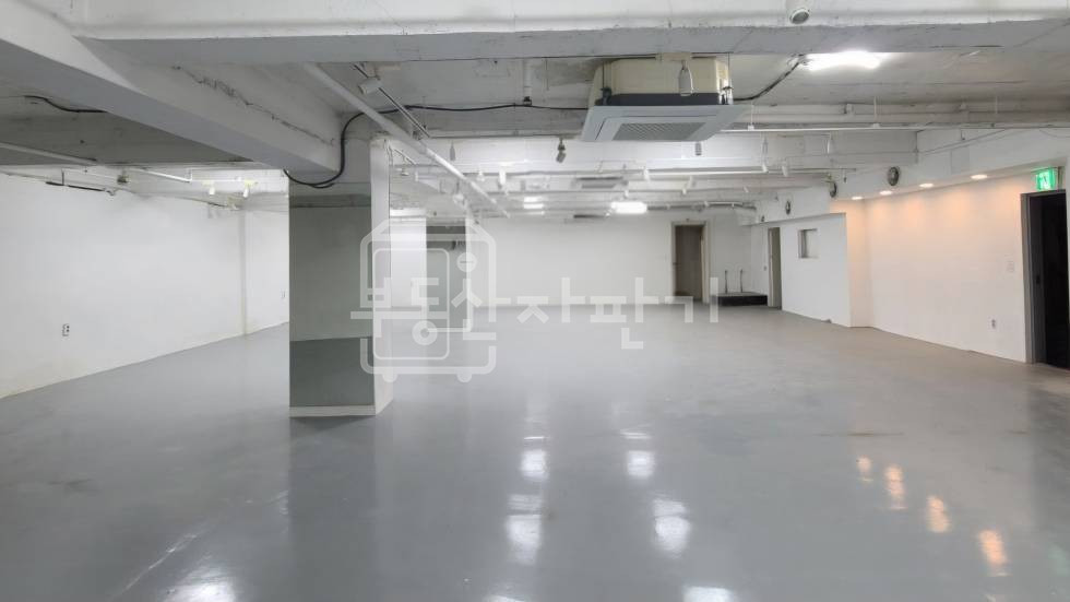 서울 강남구 신사동 무권리, 신사역 도보 8분, 역세권, 도로변, 지하1층 임대 월세 매물번호 35439 사진 3