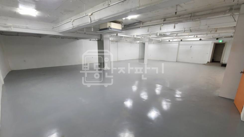 서울 강남구 신사동 무권리, 신사역 도보 8분, 역세권, 도로변, 지하1층 임대 월세 매물번호 35439 사진 4