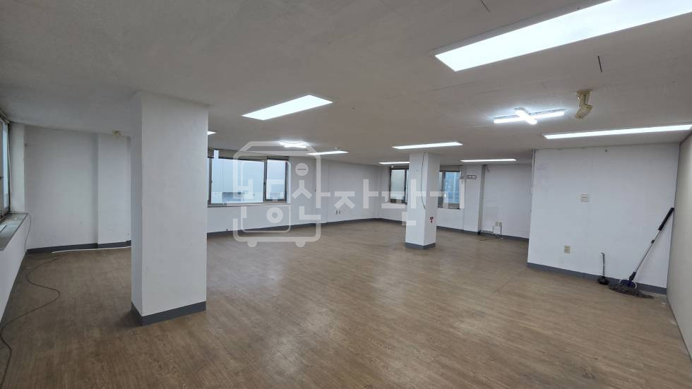 서울 강남구 신사동 무권리, 신사역 도보 6분 , 3층 임대 월세 매물번호 35180 사진 2