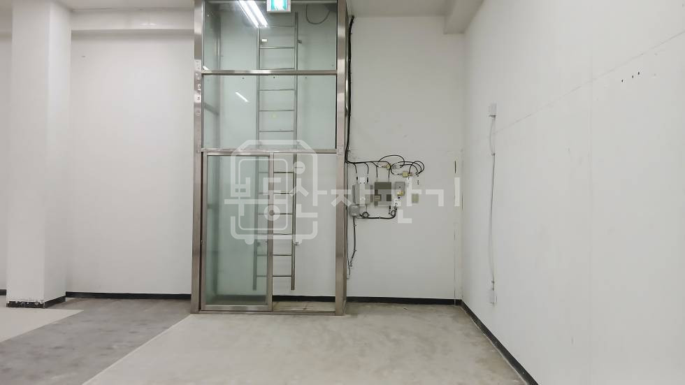 서울 강남구 도곡동 무권리, 양재역 4분, 역세권, 지하1 층 임대 월세 매물번호 35452 사진 3