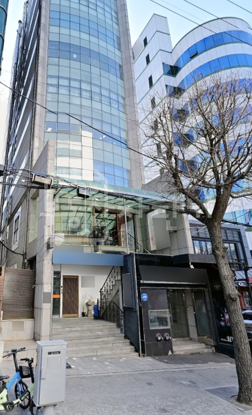 서울 서초구 잠원동 무권리, 신사역 도보 3분, 초역세권, 대로변, (선큰)지하1층 임대 월세 매물번호 35497 사진 1
