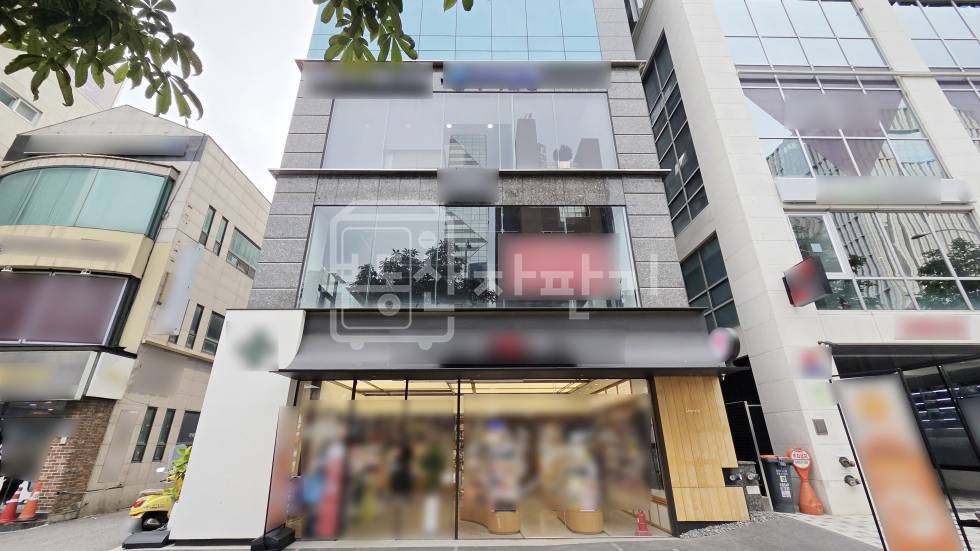 서울 서초구 반포동 무권리, 논현역 도보 1분, 초역세권, 대로변, 2층 임대 월세 매물번호 14869 사진 2