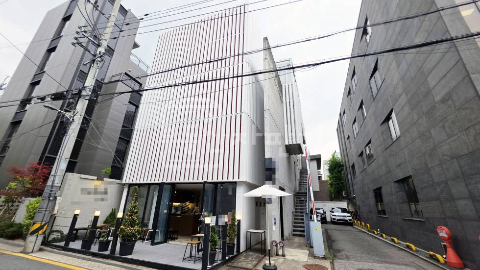 서울 강남구 논현동 무권리, 강남구청역 5분, 역세권, 4층 임대 월세 매물번호 35513 사진 1