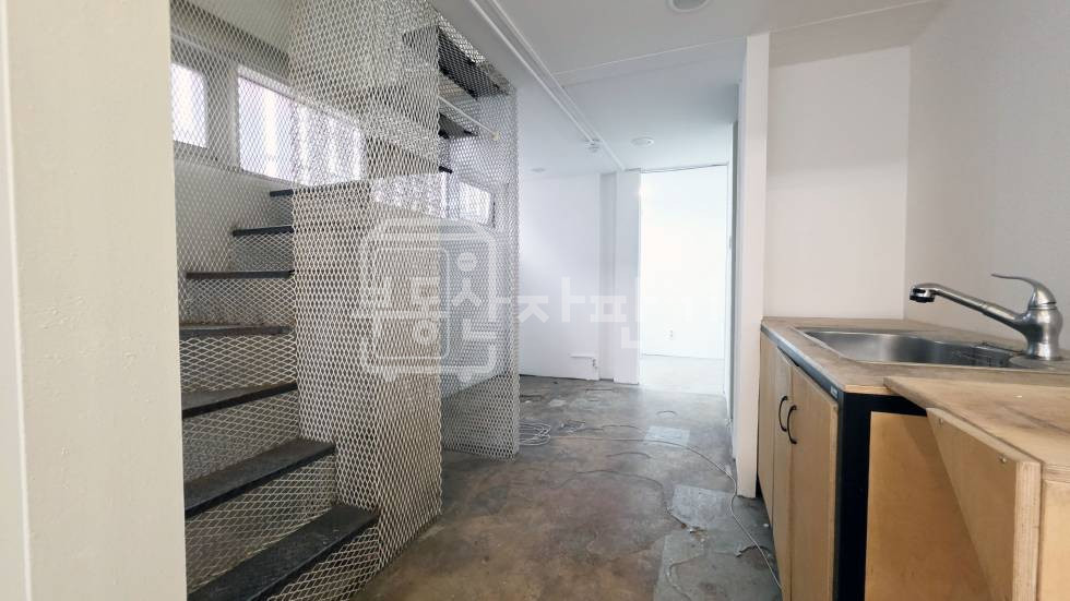 서울 강남구 논현동 무권리, 강남구청역 5분, 역세권, 4층 임대 월세 매물번호 35513 사진 5