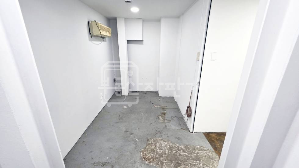 서울 강남구 논현동 무권리, 강남구청역 5분, 역세권, 4층 임대 월세 매물번호 35513 사진 9
