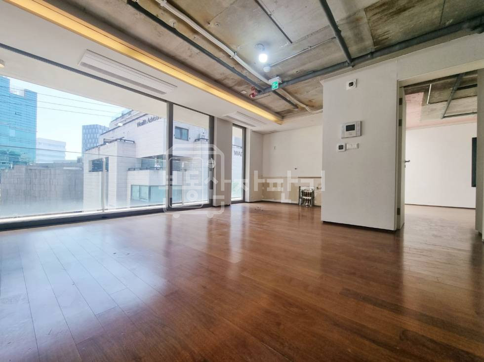 서울 강남구 청담동 압구정로데오역 도보8분, 역세권, 명품거리 이면, 2층 임대 월세 매물번호 35525 사진 3