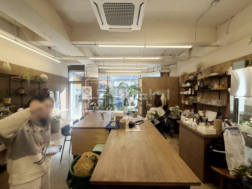 서울 강남구 신사동 무권리, 압구정역 6분, 역세권, 이면도로, 코너 건물 1층 임대 월세 매물번호 33579 사진 3